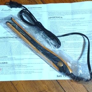 Danielle straightener NWOT